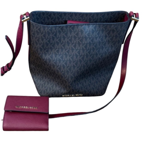 Like New Michael Kors Brown & Red Signature Bucket Bag Purse + Matching Wallet - Picture 10 of 10